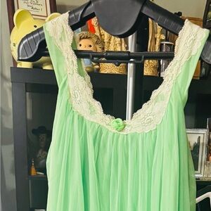 Vibrant Green elegant vintage robe and night gown.